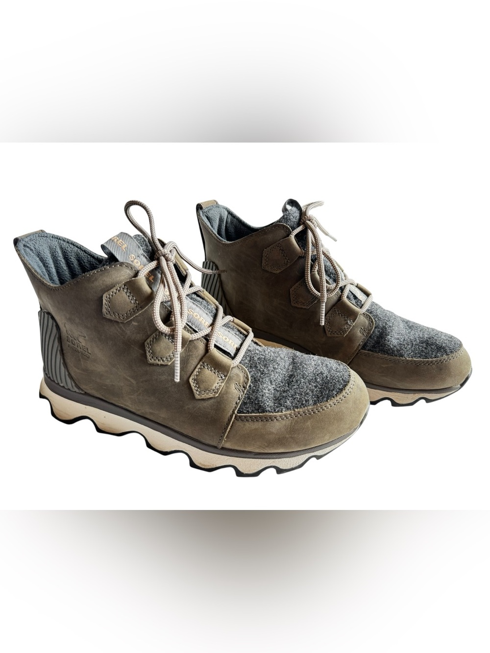 Sorel Kinetic Caribou Waterproof Winter Boots Gray Felt Leather Size 10.5